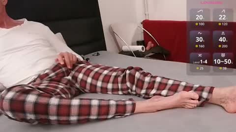 Snapshot of povaridad chatting on March 2026 12:27:02 PM Smooth Daddy online show from March 2026 12:27:02 PM