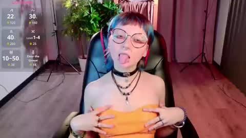 Snapshot of powderofgun chatting on July 2026 08:14:01 PM powderofgun online show from July 2026 08:14:01 PM