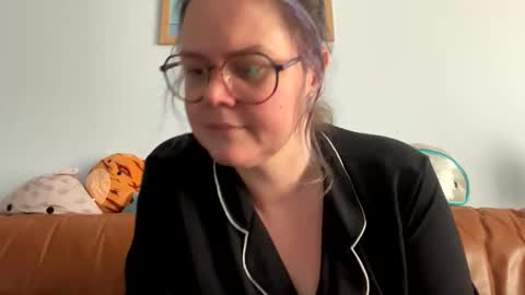 Snapshot of ppriestess chatting on May 2026 12:10:01 PM ppriestess online show from May 2026 12:10:01 PM