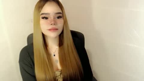 Snapshot of preciousangel69xxx chatting on April 2026 06:00:02 AM MAXXINE online show from April 2026 06:00:02 AM