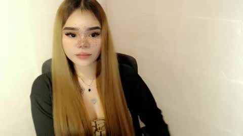 Snapshot of preciousangel69xxx chatting on April 2026 07:35:01 AM MAXXINE online show from April 2026 07:35:01 AM