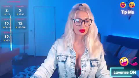 Victoria online show from November 2025 07:02:02 PM