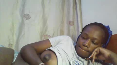 Snapshot of pretty_beib chatting on September 2025 02:47:02 AM Karol online show from September 2025 02:47:02 AM