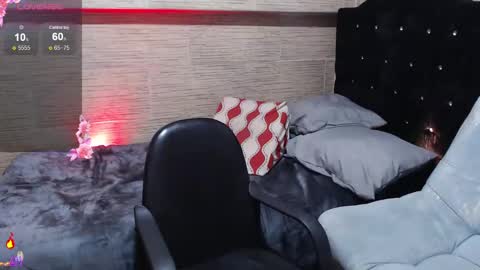 pretty_cristal22 online show from October 2025 12:44:01 AM