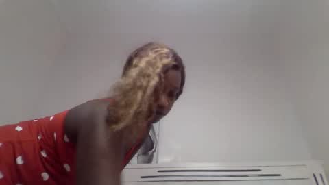 Snapshot of pretty_curvy99 chatting on April 2026 10:53:02 AM pretty_curvy99 online show from April 2026 10:53:02 AM