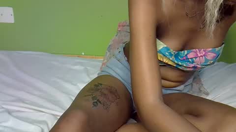 Snapshot of pretty_g2 chatting on October 2025 11:10:01 AM pretty_g2 online show from October 2025 11:10:01 AM