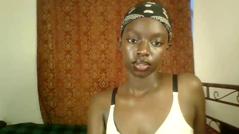 Snapshot of pretty_hearts chatting on March 2026 04:29:04 AM Shillah online show from March 2026 04:29:04 AM