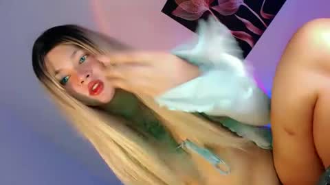Snapshot of pretty_little_baby28 chatting on September 2025 09:52:02 PM Flor online show from September 2025 09:52:02 PM