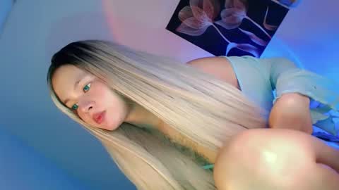 Snapshot of pretty_little_baby28 chatting on October 2025 09:26:02 PM Flor online show from October 2025 09:26:02 PM