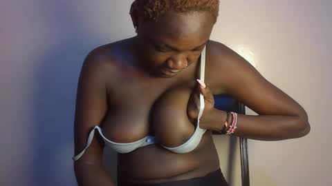 Snapshot of pretty_lucie chatting on April 2026 04:29:01 PM pretty_lucie online show from April 2026 04:29:01 PM