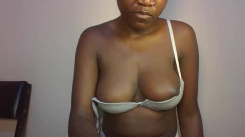 Snapshot of pretty_lucie chatting on April 2026 12:22:02 AM pretty_lucie online show from April 2026 12:22:02 AM