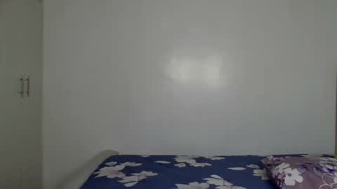 Snapshot of pretty_luv1 chatting on December 2025 09:42:01 PM pretty luv1 online show from December 2025 09:42:01 PM