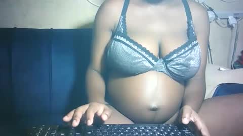 Snapshot of pretty_milan chatting on March 2026 06:50:01 AM pretty_milan online show from March 2026 06:50:01 AM