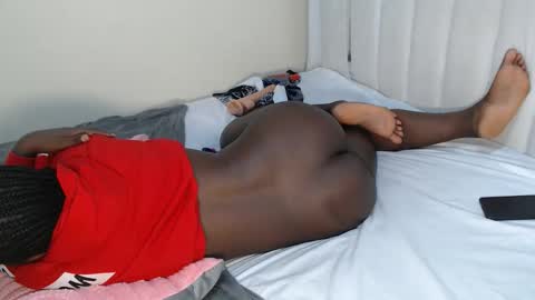 Snapshot of pretty_pussy2 chatting on November 2025 04:01:02 AM Essy online show from November 2025 04:01:02 AM