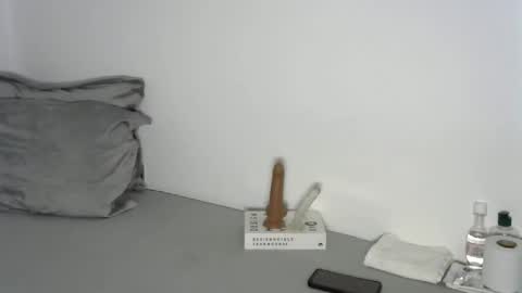 Snapshot of pretty_queennie chatting on October 2025 08:54:02 PM Pretty doll online show from October 2025 08:54:02 PM