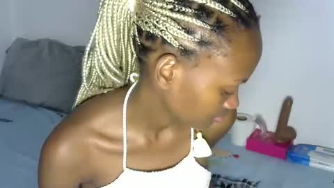 Snapshot of pretty_queennie chatting on November 2025 11:04:02 PM Pretty doll online show from November 2025 11:04:02 PM