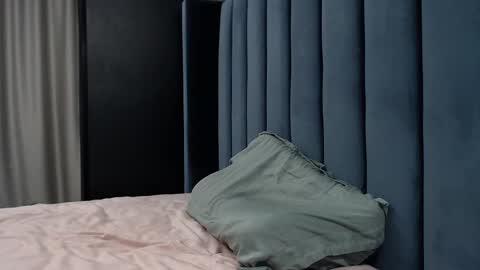 Snapshot of pretty_sweety chatting on November 2025 10:10:02 PM Justin online show from November 2025 10:10:02 PM