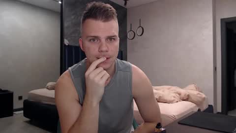 Snapshot of pretty_sweety chatting on November 2025 09:15:01 PM Justin online show from November 2025 09:15:01 PM