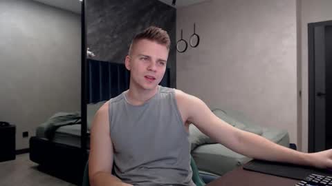 Snapshot of pretty_sweety chatting on November 2025 06:28:02 PM Justin online show from November 2025 06:28:02 PM