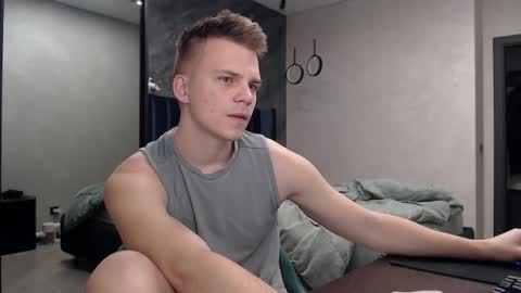 Snapshot of pretty_sweety chatting on November 2025 04:57:01 AM Justin online show from November 2025 04:57:01 AM