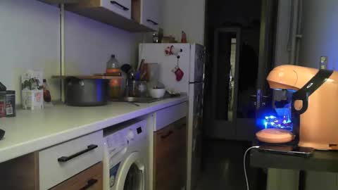 Alma online show from December 2024 10:06:02 PM