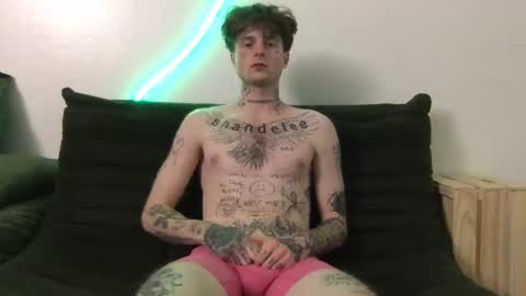 pretty boy online show from November 2025 04:57:01 AM