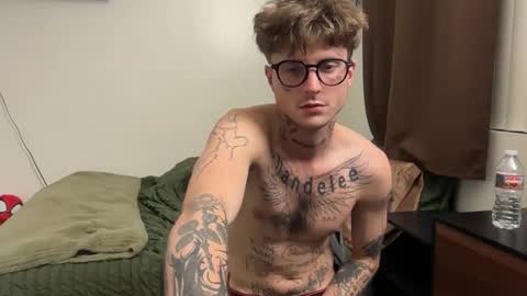 Snapshot of prettyboyszn chatting on April 2026 02:53:02 AM pretty boy online show from April 2026 02:53:02 AM