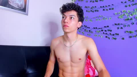 Snapshot of prettybunnies08 chatting on January 2025 06:39:01 PM Enzo Denis online show from January 2025 06:39:01 PM