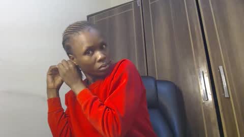 Snapshot of prettychichi25 chatting on November 2025 06:24:01 AM Vee online show from November 2025 06:24:01 AM