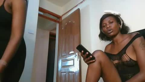 Snapshot of prettychichi25 chatting on November 2025 09:03:01 PM Vee online show from November 2025 09:03:01 PM