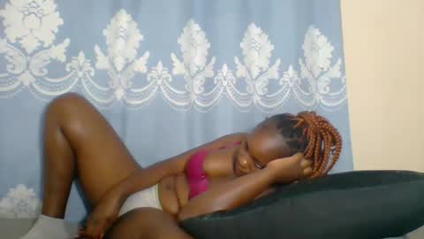 Snapshot of prettydarkskin002 chatting on October 2025 12:03:01 PM SHANIA online show from October 2025 12:03:01 PM