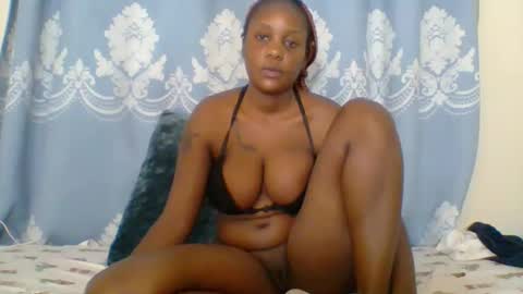 Snapshot of prettydarkskin002 chatting on October 2025 06:12:01 AM SHANIA online show from October 2025 06:12:01 AM