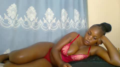 Snapshot of prettydarkskin002 chatting on October 2025 08:42:02 PM SHANIA online show from October 2025 08:42:02 PM