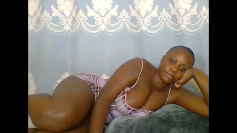 Snapshot of prettydarkskin002 chatting on May 2026 10:52:02 PM SHANIA online show from May 2026 10:52:02 PM