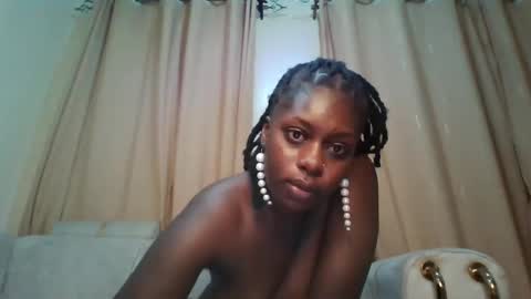 Snapshot of prettydulce chatting on December 2025 02:52:01 AM prettydulce online show from December 2025 02:52:01 AM