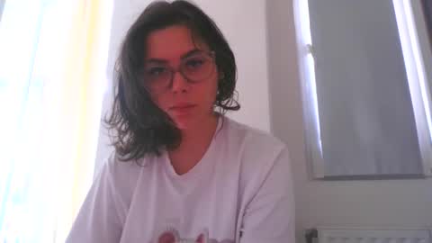 prettyjulliette online show from October 2025 12:42:02 PM