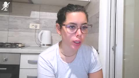 prettyjulliette online show from November 2025 02:28:01 PM