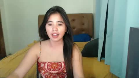Snapshot of prettylicious_girl chatting on April 2026 03:04:02 AM precious online show from April 2026 03:04:02 AM