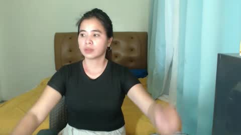 Snapshot of prettylicious_girl chatting on April 2026 03:15:02 AM precious online show from April 2026 03:15:02 AM