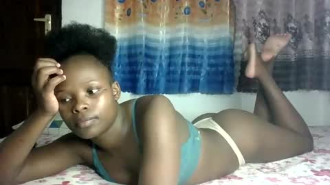 Snapshot of prettymelly_ chatting on February 2025 07:10:01 PM Melly online show from February 2025 07:10:01 PM