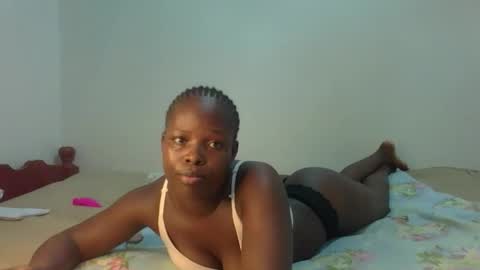 Snapshot of prettymelly_ chatting on April 2026 01:13:01 PM Melly online show from April 2026 01:13:01 PM