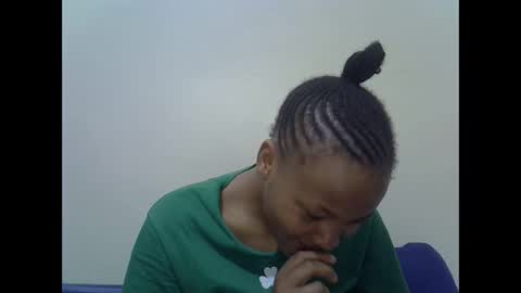 Snapshot of prettyqueenn1 chatting on December 2024 03:32:01 AM sharon online show from December 2024 03:32:01 AM