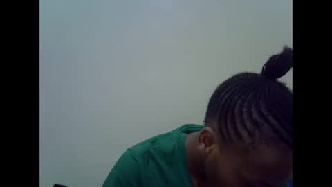 Snapshot of prettyqueenn1 chatting on December 2024 07:17:01 AM sharon online show from December 2024 07:17:01 AM