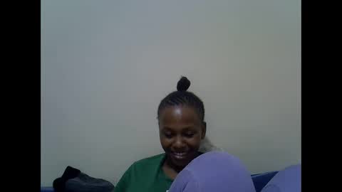 Snapshot of prettyqueenn1 chatting on December 2024 10:22:01 AM sharon online show from December 2024 10:22:01 AM