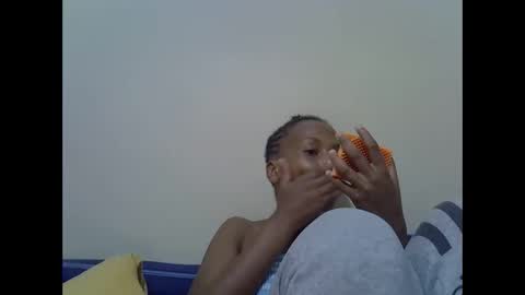 Snapshot of prettyqueenn1 chatting on December 2024 05:48:01 PM sharon online show from December 2024 05:48:01 PM