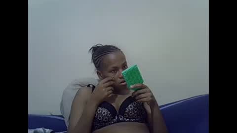 Snapshot of prettyqueenn1 chatting on January 2025 05:30:02 PM sharon online show from January 2025 05:30:02 PM