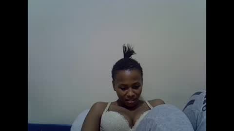 Snapshot of prettyqueenn1 chatting on February 2025 09:48:01 PM sharon online show from February 2025 09:48:01 PM