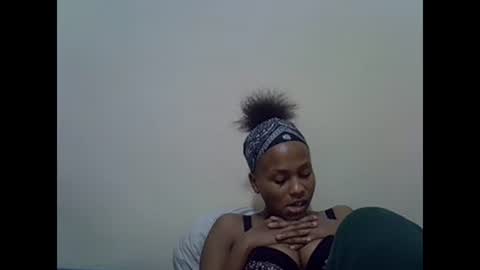 Snapshot of prettyqueenn1 chatting on February 2025 03:29:01 PM sharon online show from February 2025 03:29:01 PM