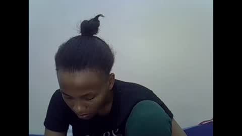 Snapshot of prettyqueenn1 chatting on February 2025 05:22:01 AM sharon online show from February 2025 05:22:01 AM