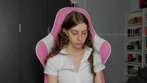Sophie  next stream will be at Monday  i will wait you guys  online show from September 2025 03:04:01 PM